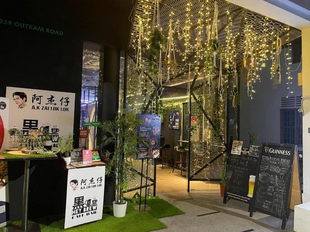 Coller Boutique Asrama Singapore